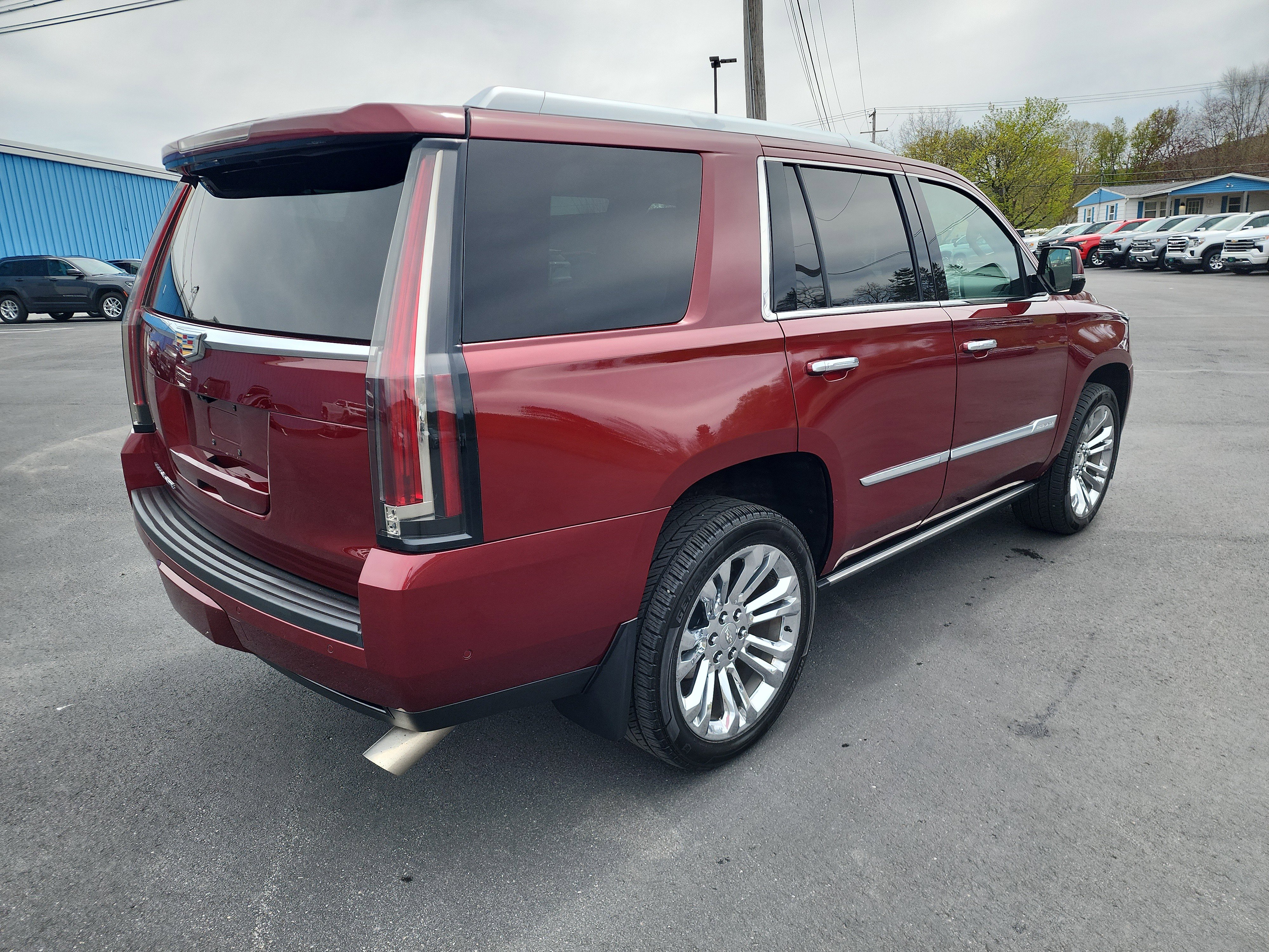 Certified 2020 Cadillac Escalade Premium Luxury w/ LPO, Radiant Package AWD/4WD image 8