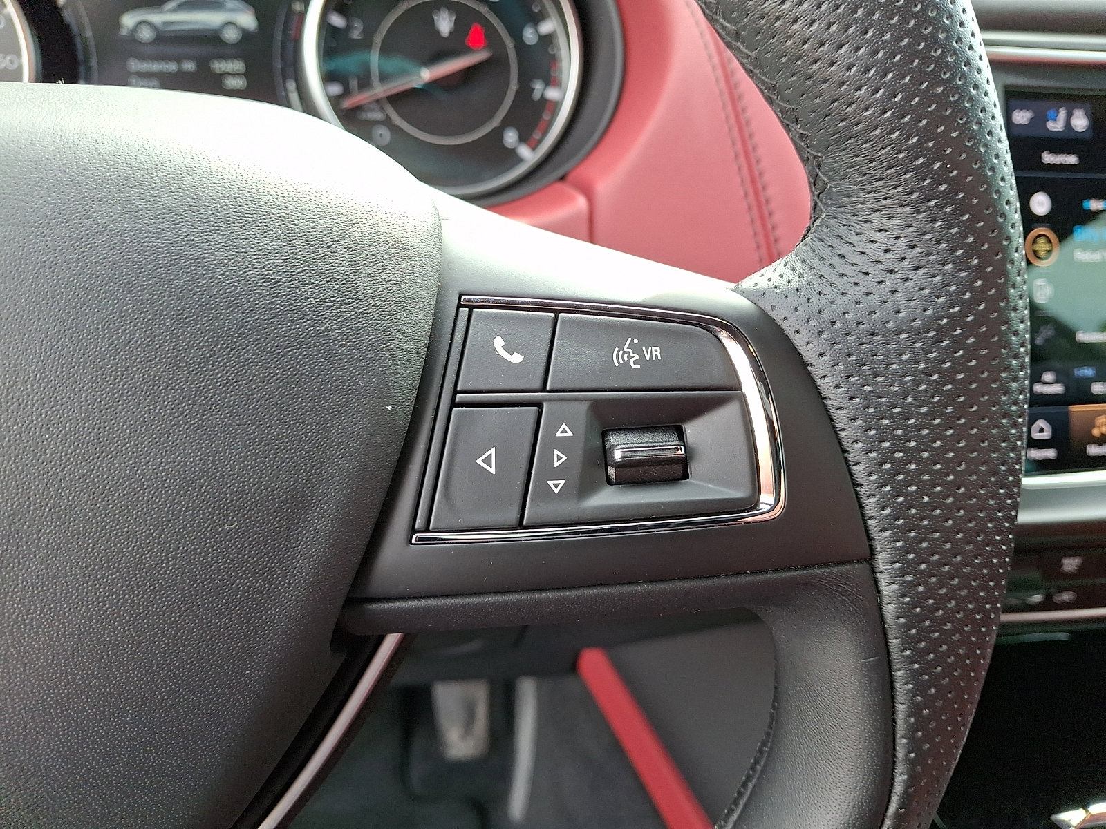 Certified 2023 Maserati Levante GT image 23