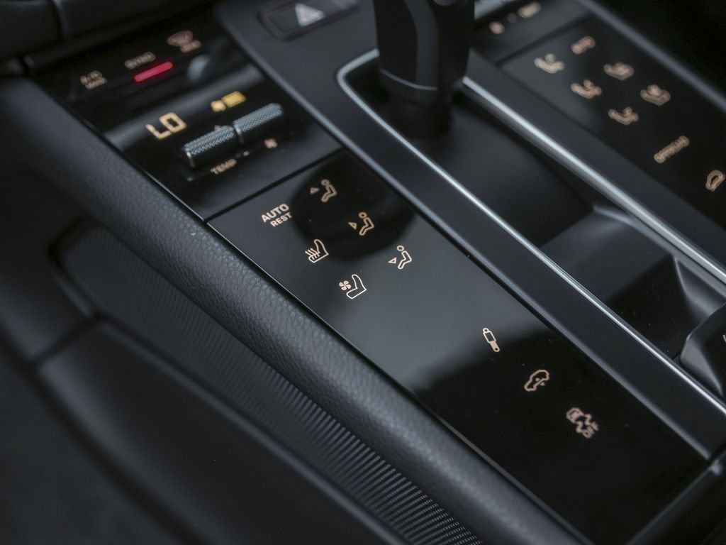 Certified 2026 Porsche Macan AWD/4WD image 27