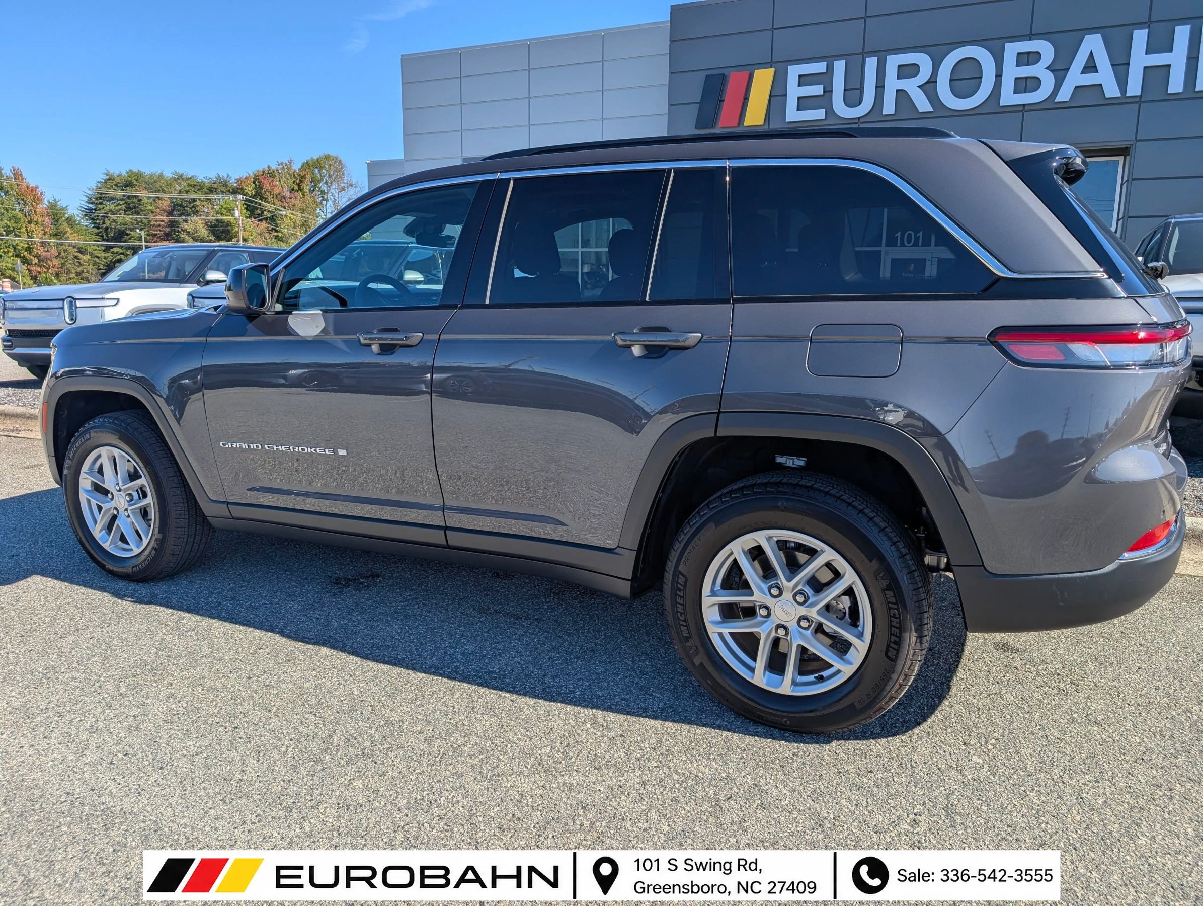 Used 2025 Jeep Grand Cherokee Laredo X AWD/4WD image 31