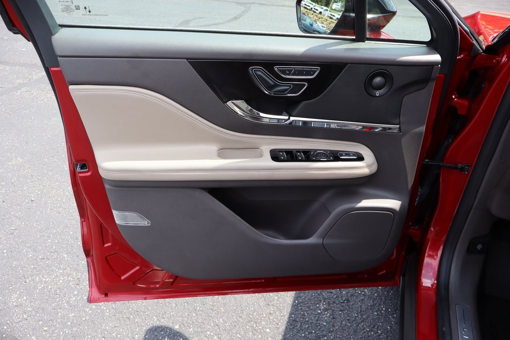 Used 2022 Lincoln Corsair Reserve w/ Equipment Group 201A image 25