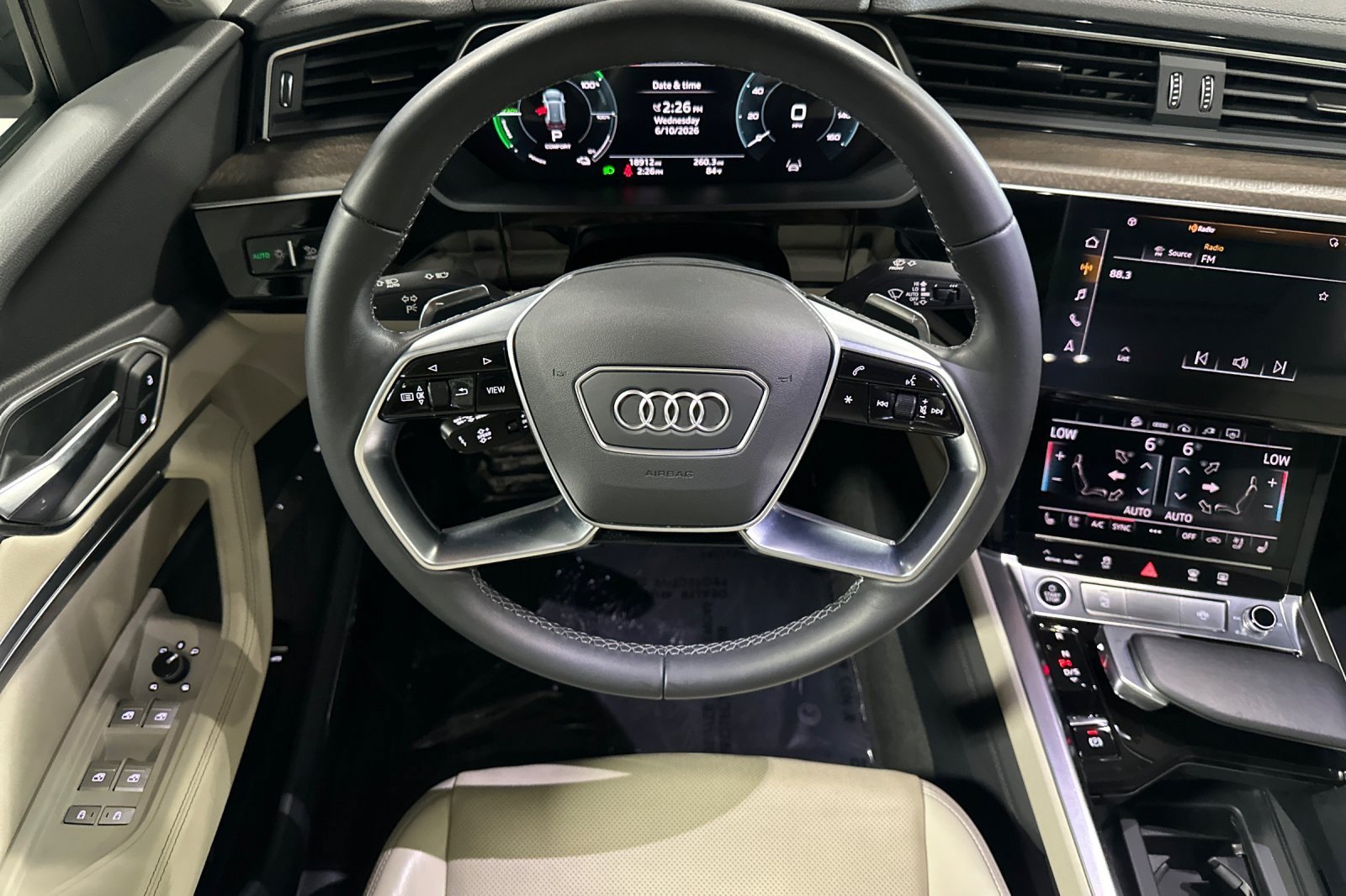 Used 2024 Audi Q8 e-tron Premium Plus w/ Premium Plus Package AWD/4WD image 13