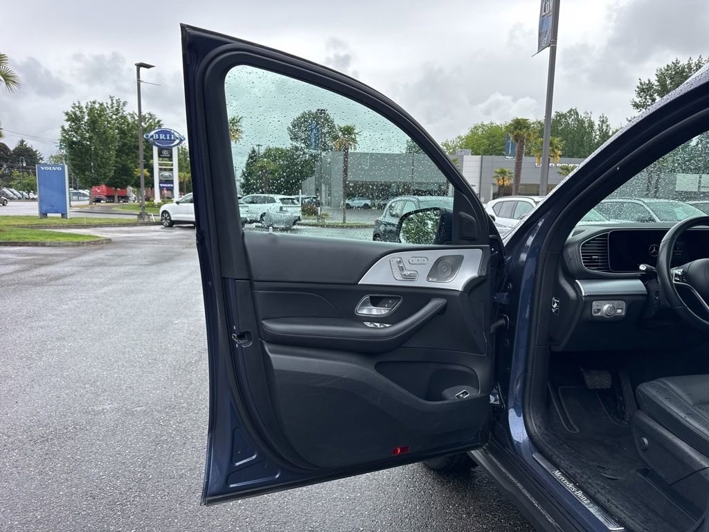 Used 2025 Mercedes-Benz GLS 450 4MATIC image 10