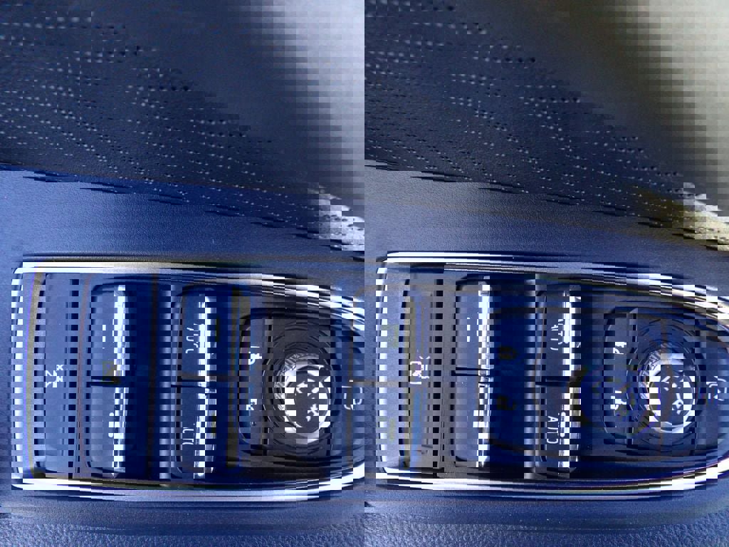 Used 2025 Subaru Ascent Limited w/ Popular Package #2 image 13