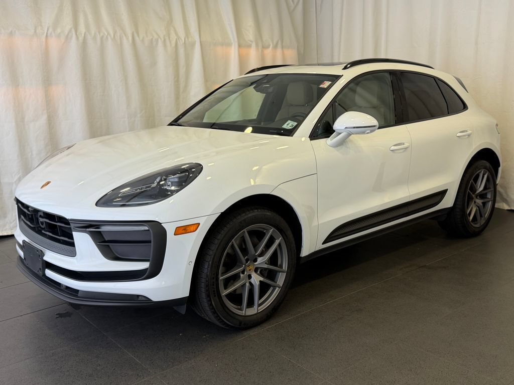 Certified 2023 Porsche Macan AWD/4WD image 1