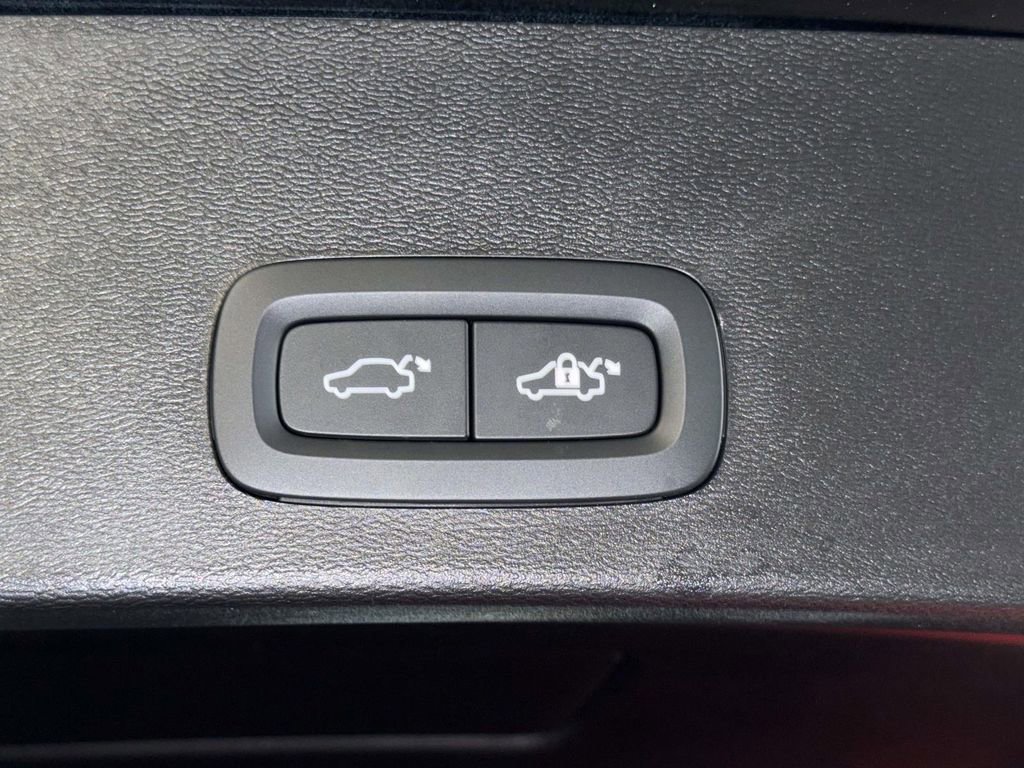 Used 2023 Volvo XC40 B5 Plus w/ Climate Package AWD/4WD image 18