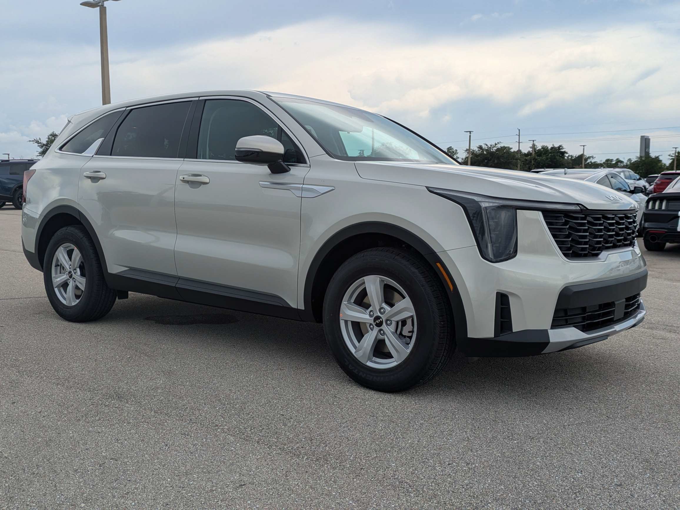 New 2026 Kia Sorento LX FWD image 2