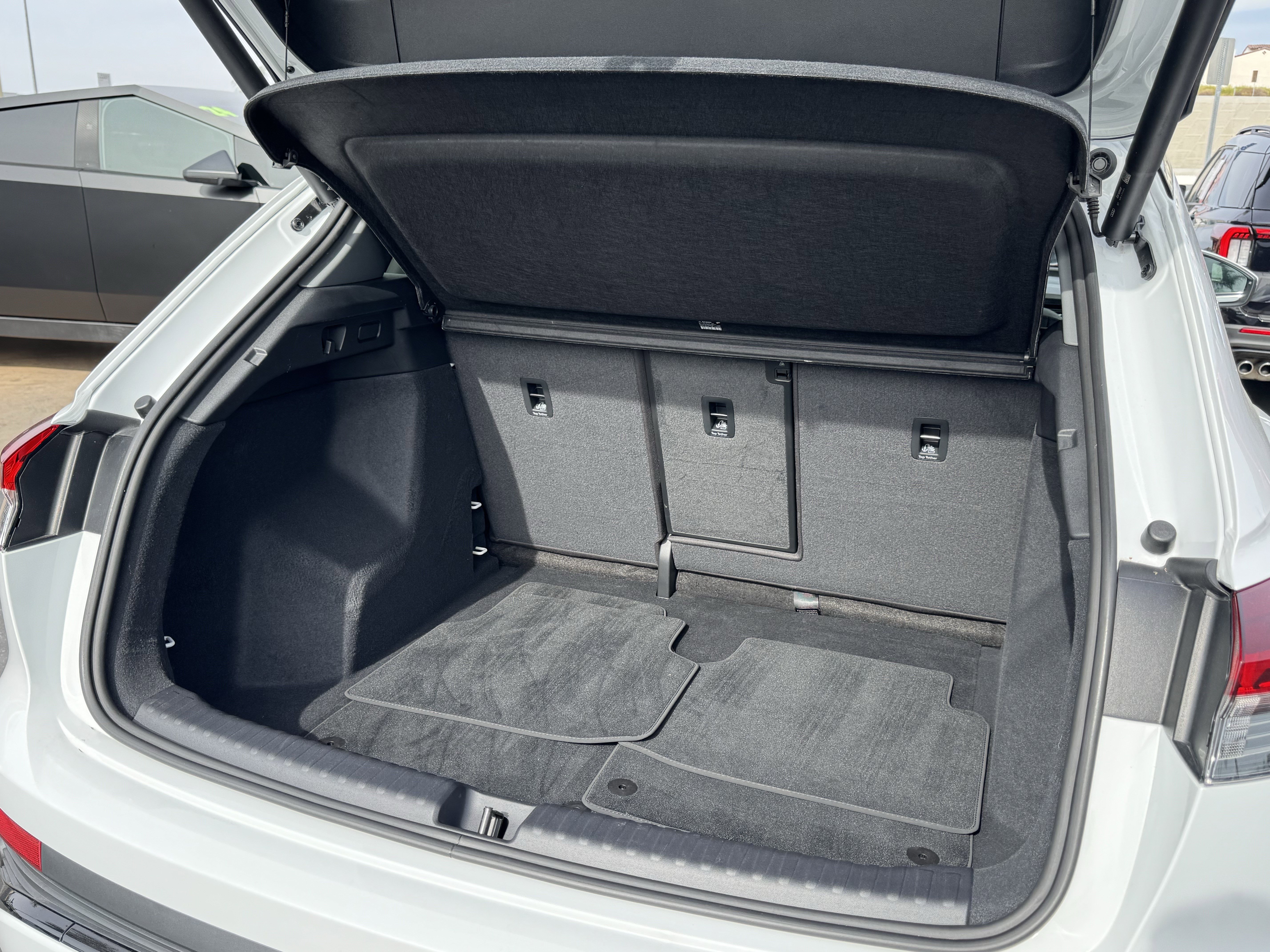 Used 2024 Audi Q4 e-tron Premium w/ Convenience Package image 36