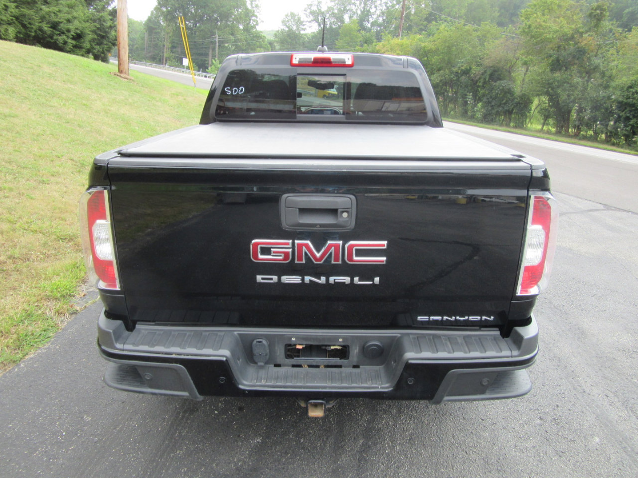 Used 2021 GMC Canyon Denali image 4