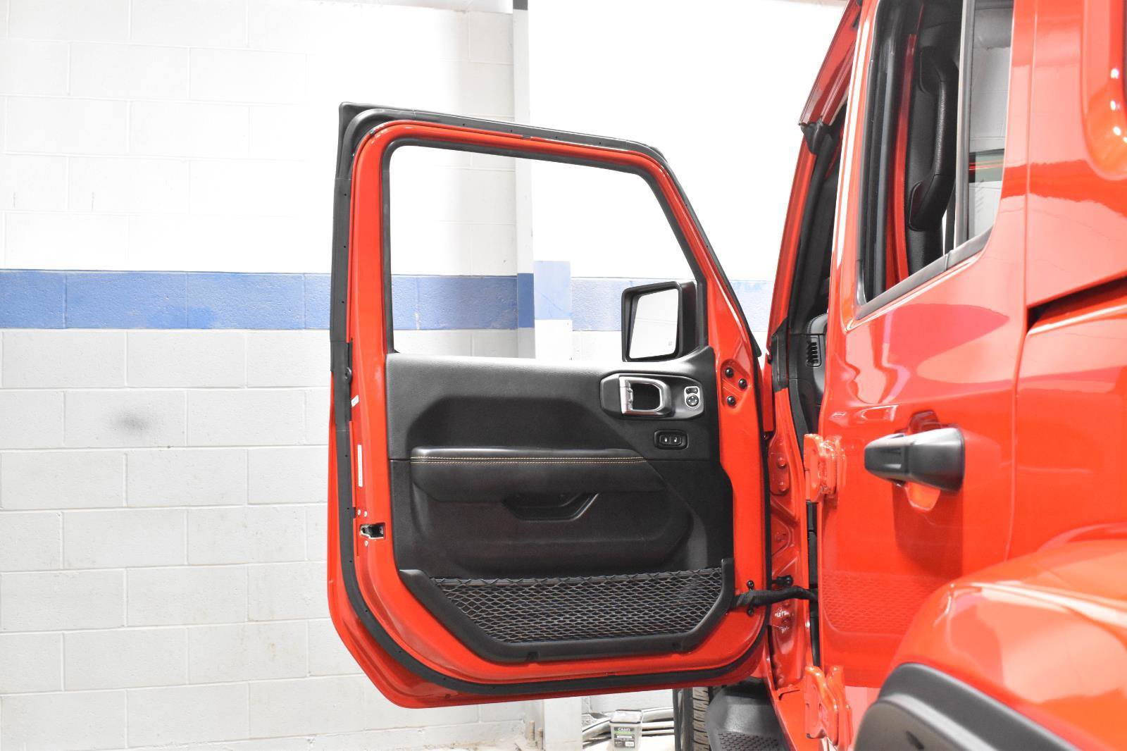 Used 2025 Jeep Wrangler Sahara image 10