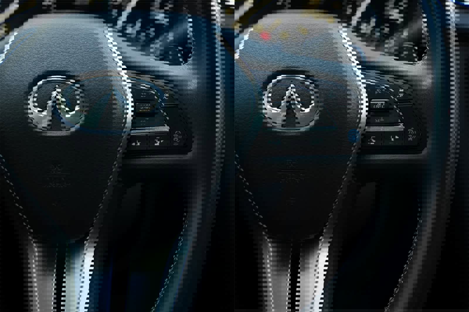 Used 2024 INFINITI QX55 Essential w/ Accent Package image 11