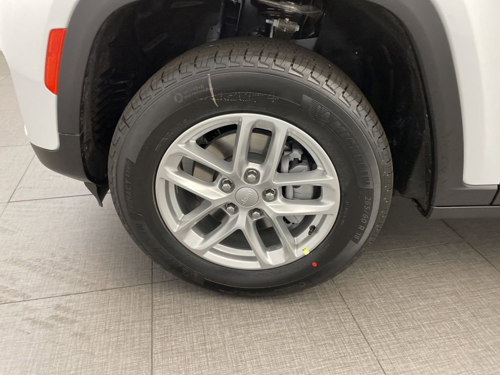 New 2026 Jeep Grand Cherokee Laredo image 8