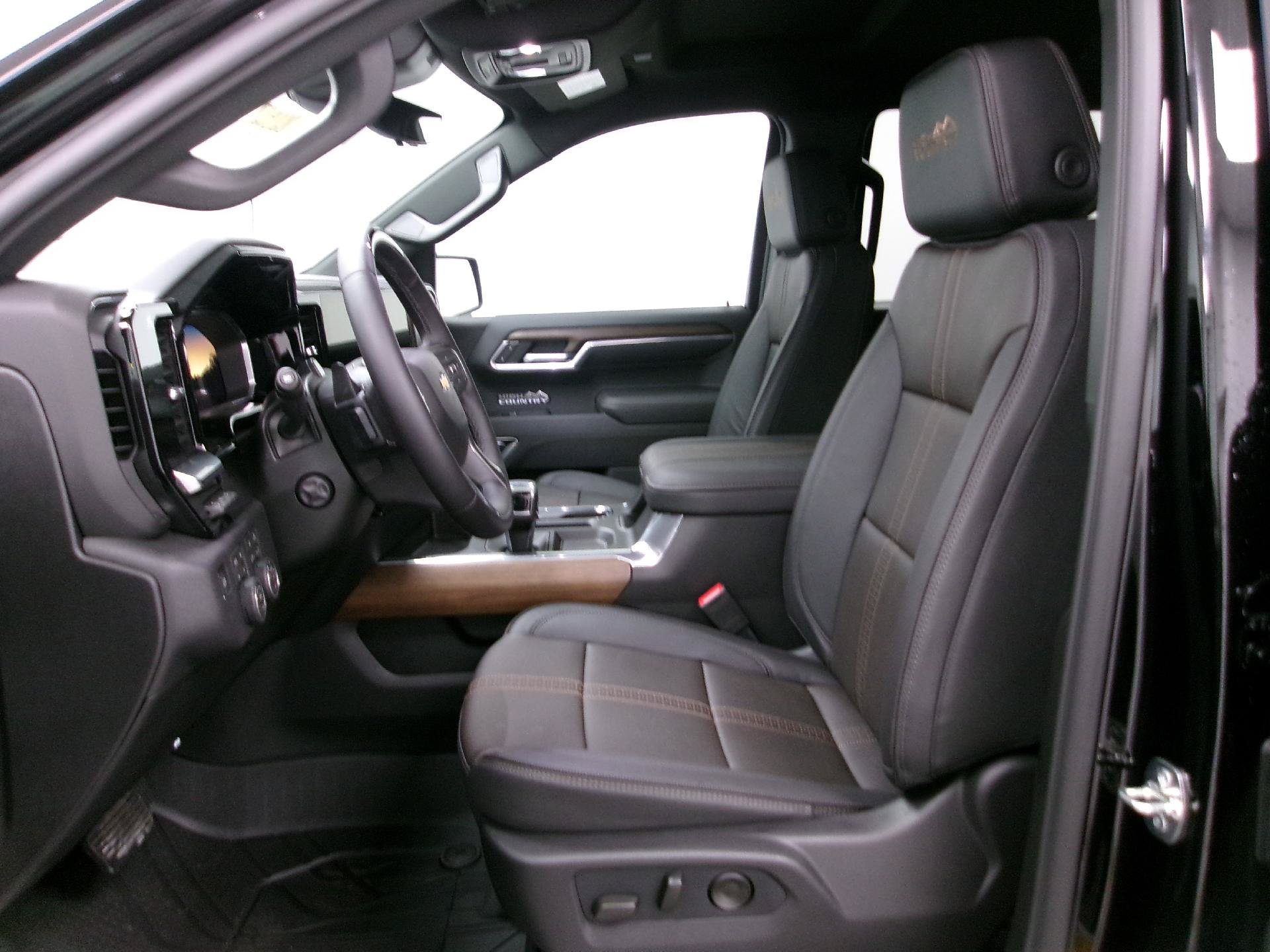 New 2026 Chevrolet Silverado 1500 High Country w/ Technology Package AWD/4WD image 9