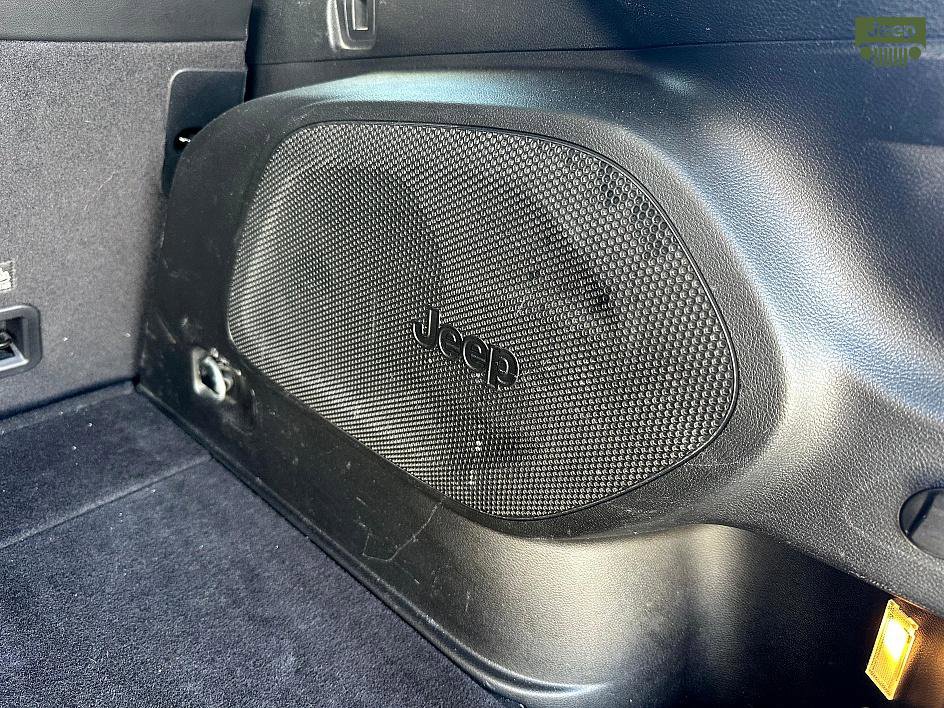 Used 2021 Jeep Cherokee Limited image 24