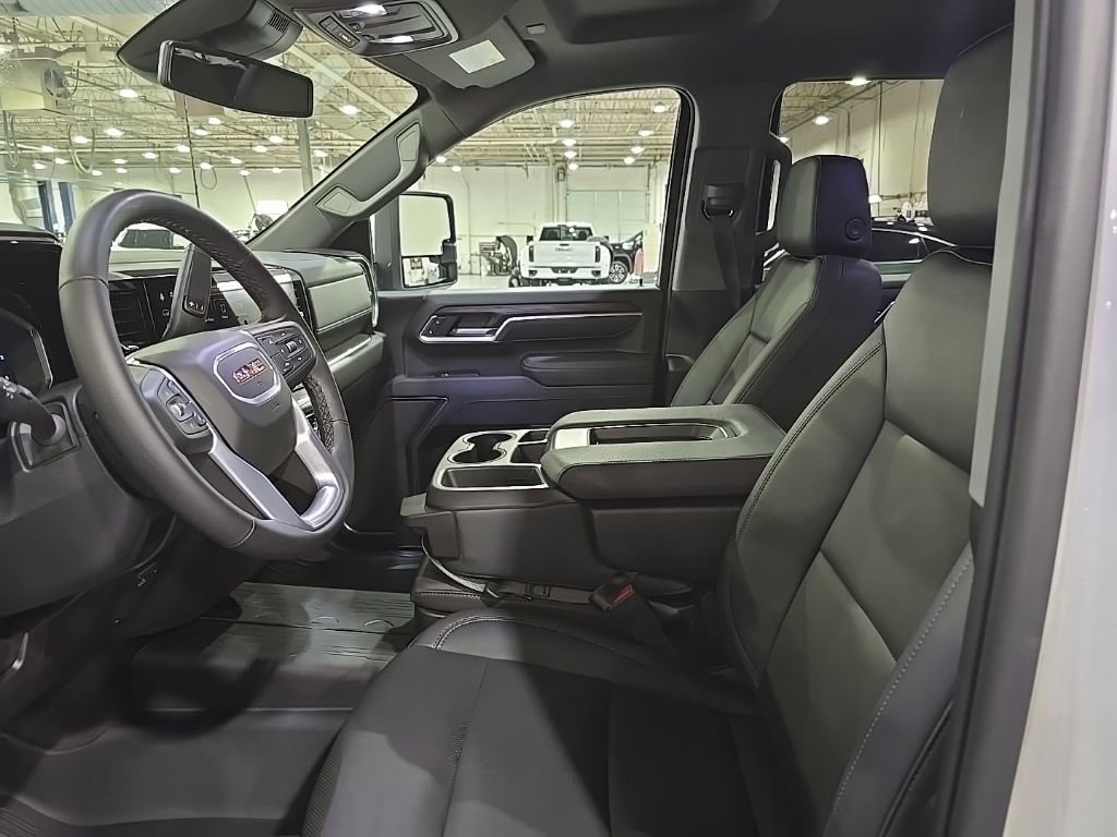 Used 2025 GMC Sierra 2500 SLT AWD/4WD image 18