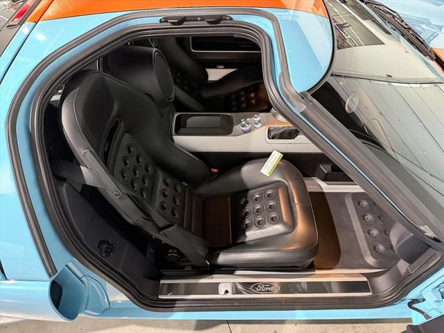 Used 2006 Ford GT RWD image 8