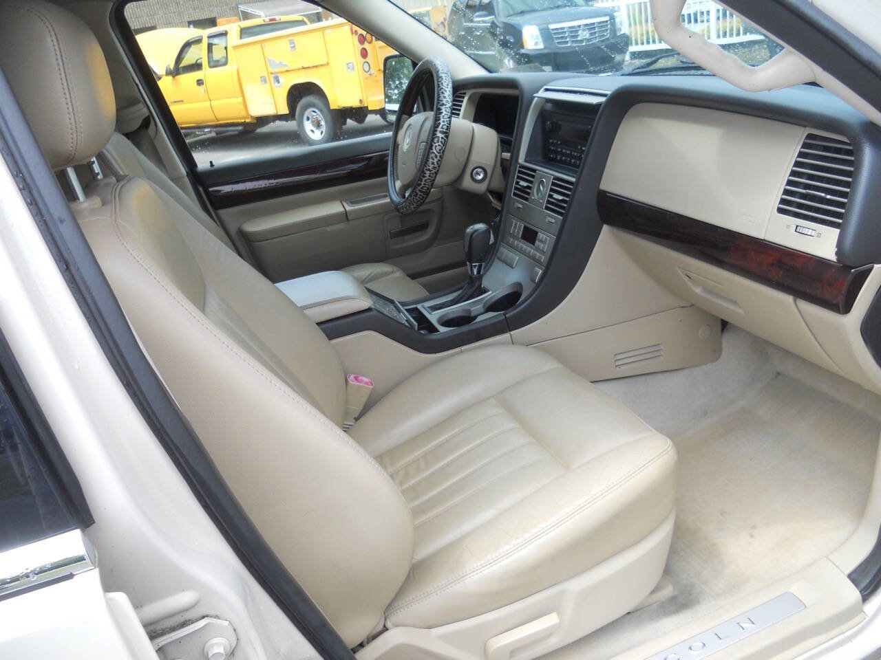 Used 2005 Lincoln Aviator AWD image 16