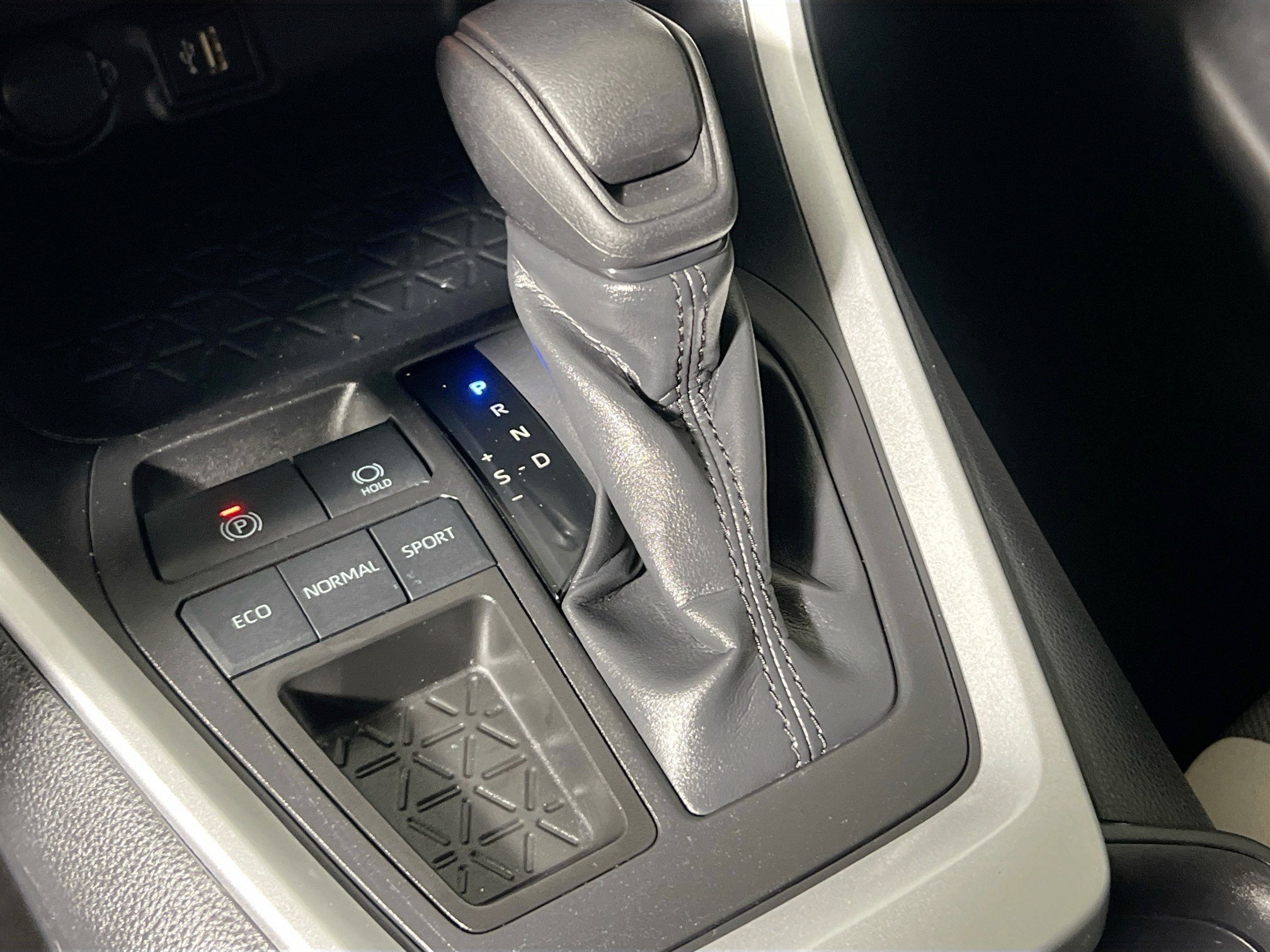 Used 2025 Toyota RAV4 XLE FWD image 24
