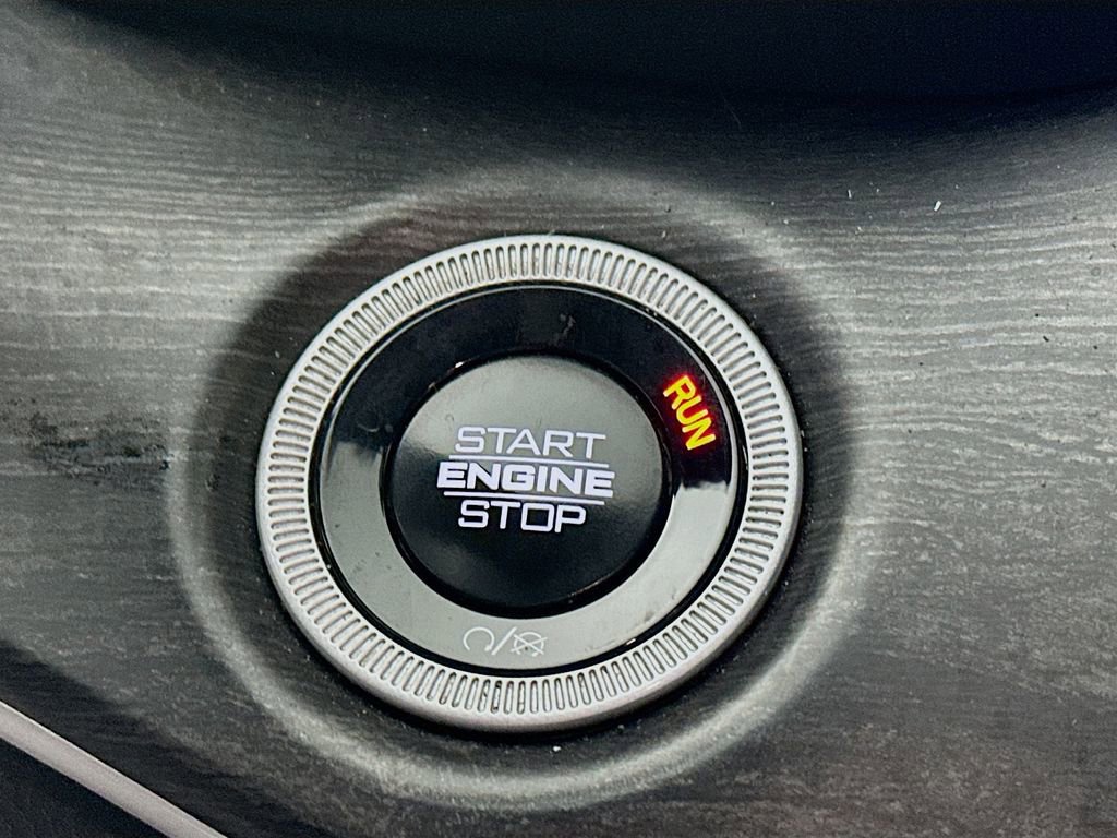 Certified 2025 Jeep Grand Cherokee Limited w/ Black Appearance Package image 24