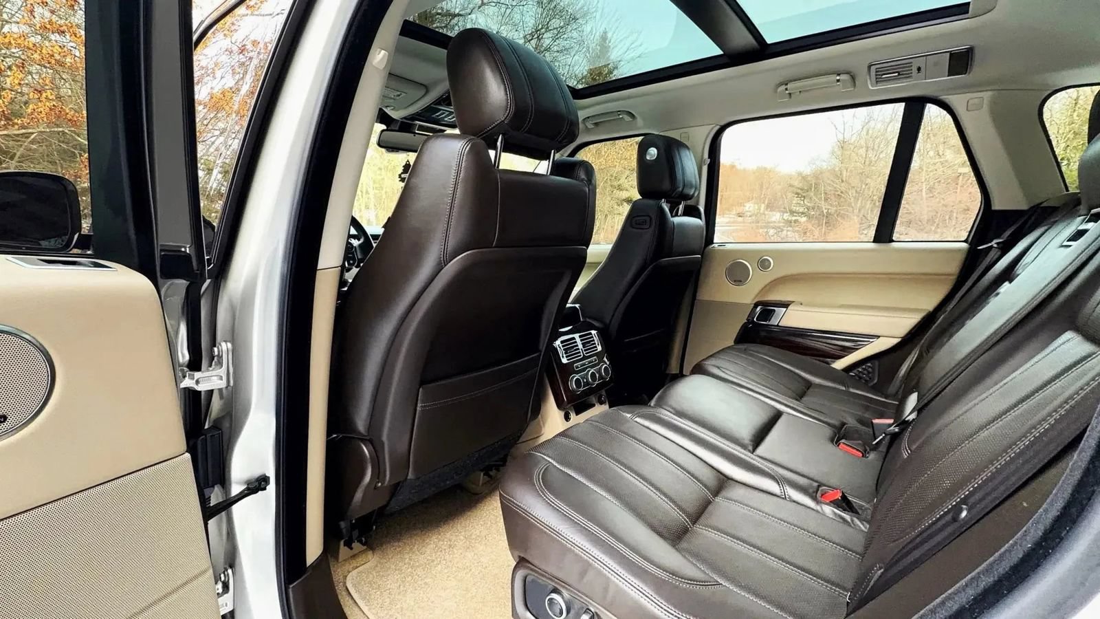 Used 2016 Land Rover Range Rover Supercharged AWD/4WD image 24