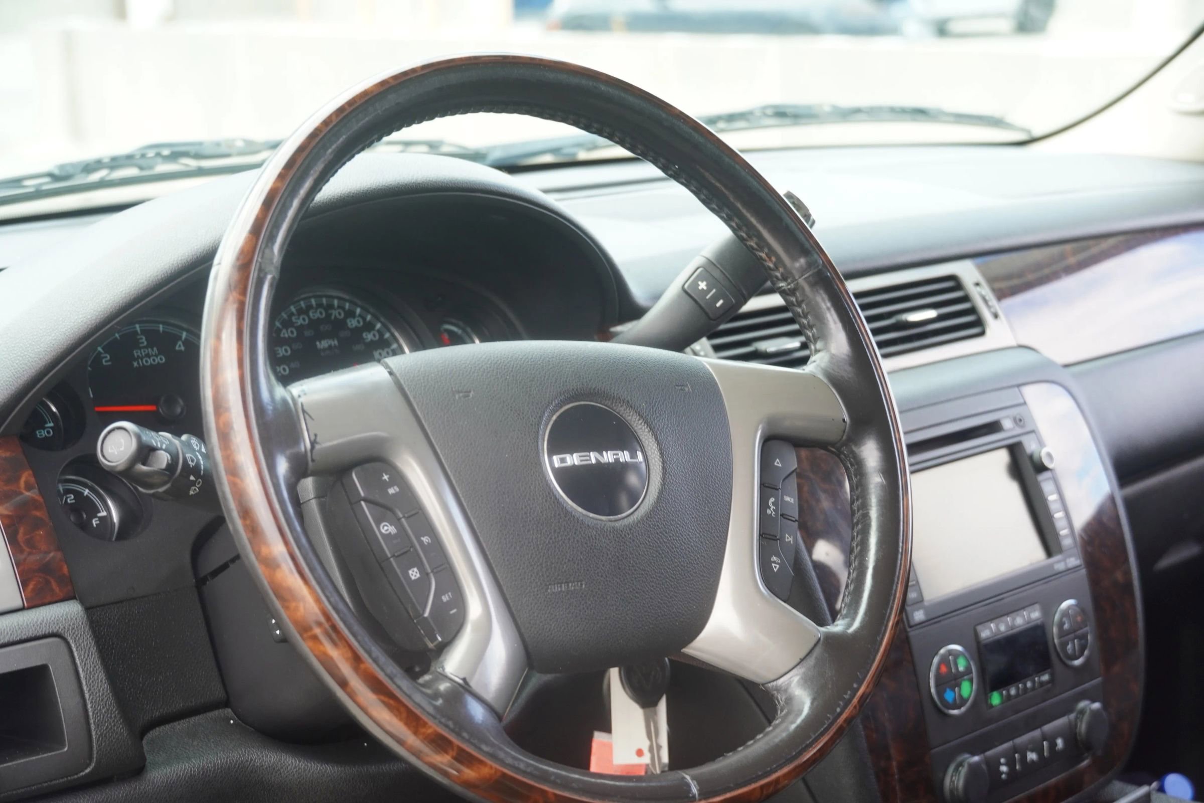 Used 2011 GMC Yukon Denali image 34