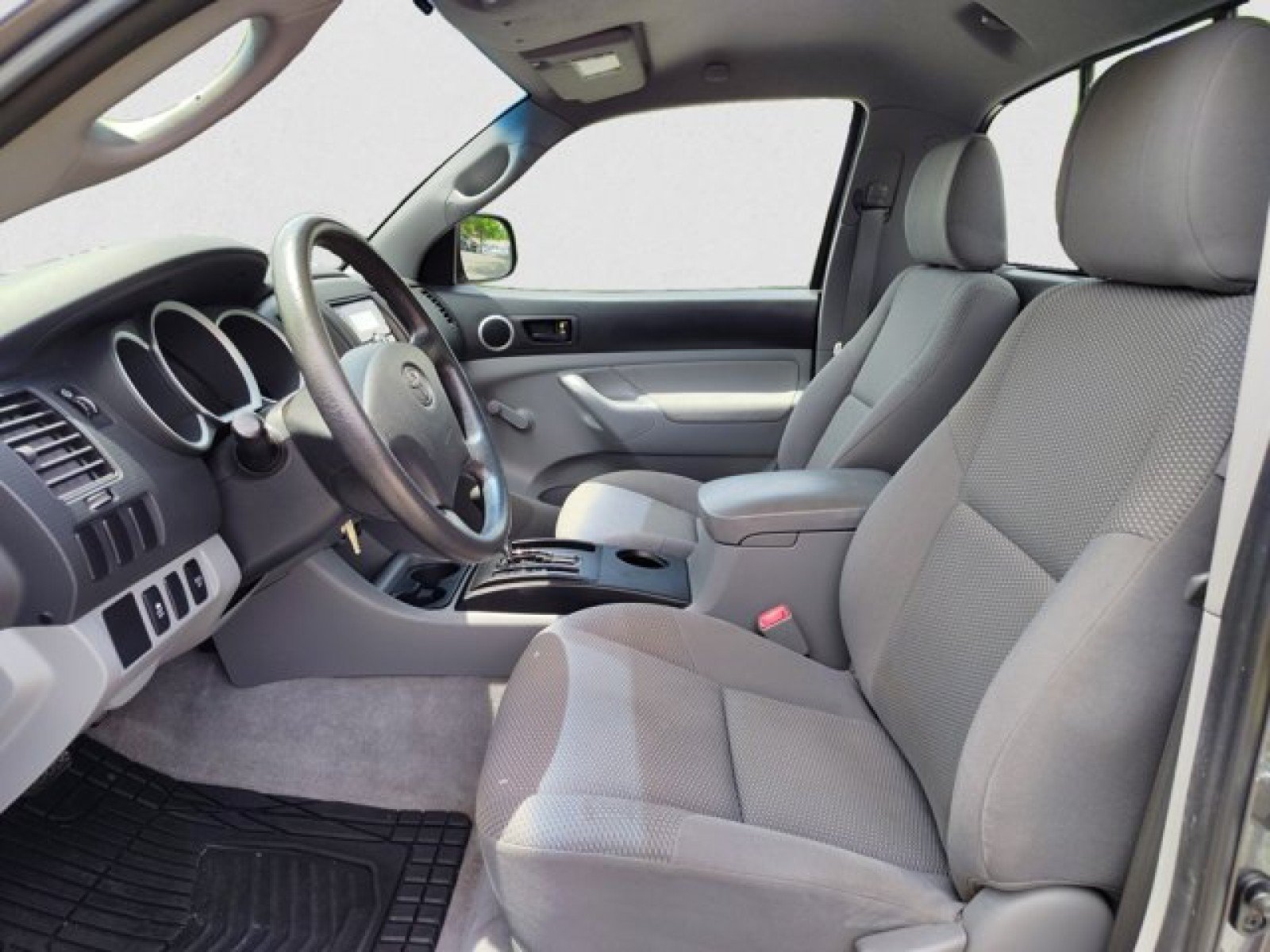 Used 2011 Toyota Tacoma 4x4 Regular Cab image 10