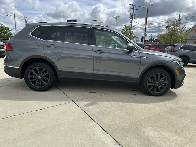 Used 2024 Volkswagen Tiguan SE AWD/4WD image 35