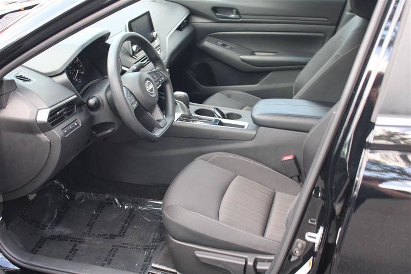 Used 2025 Nissan Altima 2.5 S FWD image 9