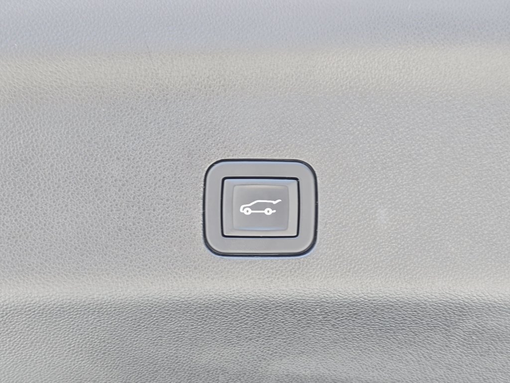 Used 2024 Chevrolet Suburban RST AWD/4WD image 16