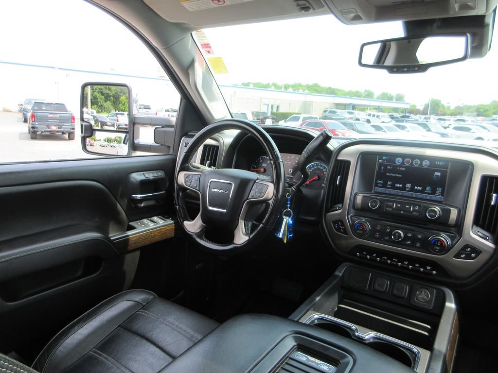 Used 2019 GMC Sierra 2500 Denali w/ Duramax Plus Package AWD/4WD image 29