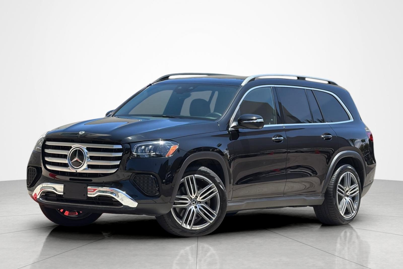 Used 2026 Mercedes-Benz GLS 450 4MATIC image 1