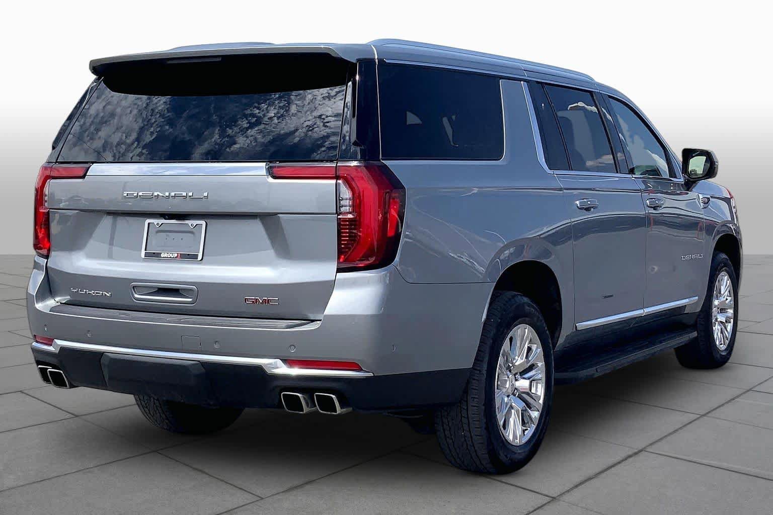 Used 2025 GMC Yukon XL Denali AWD/4WD image 13