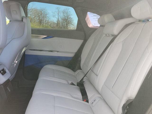 New 2026 Cadillac Optiq Sport 2 w/ LPO, Floor Liner Package AWD/4WD image 24