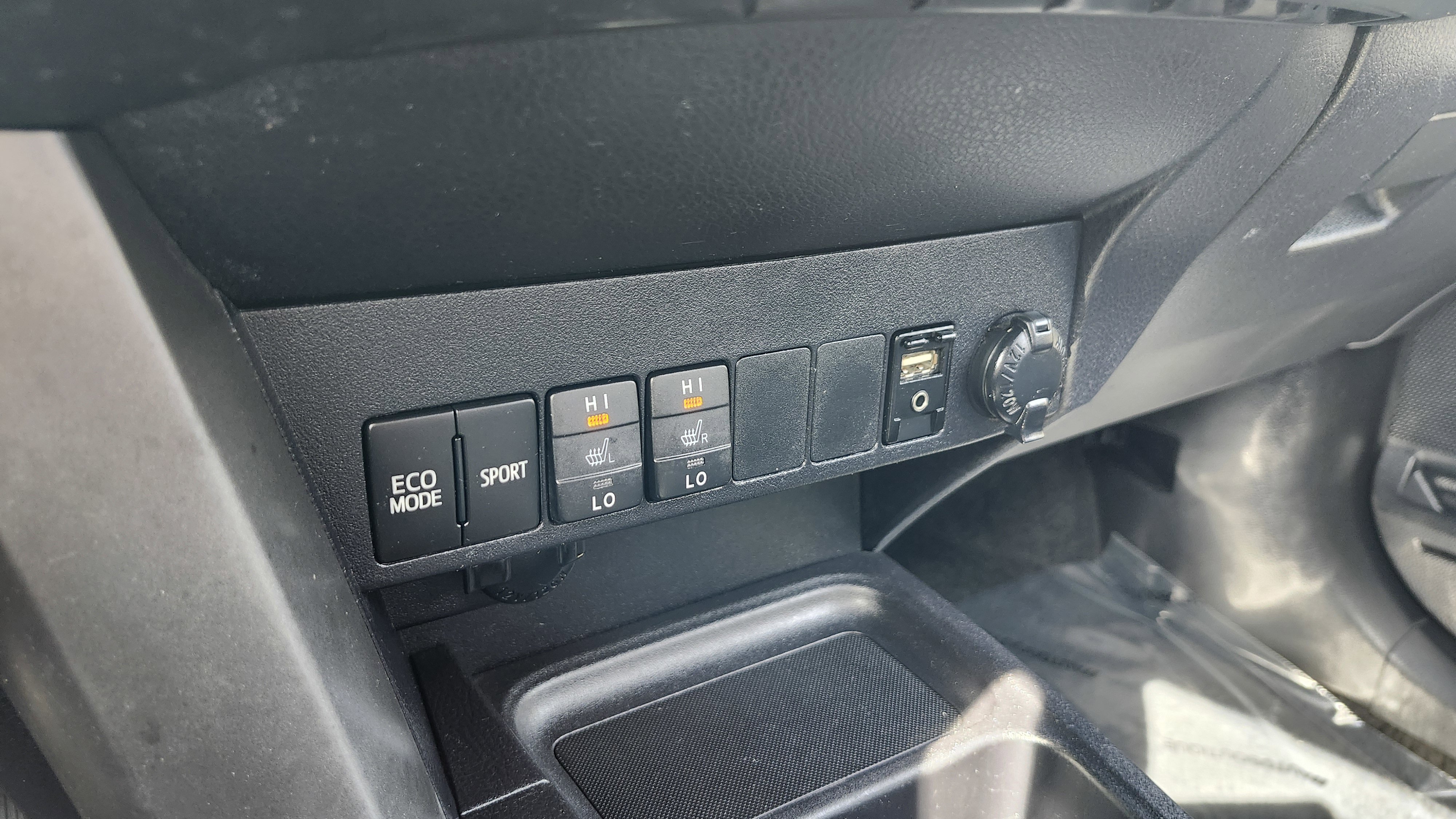 Used 2016 Toyota RAV4 SE image 30