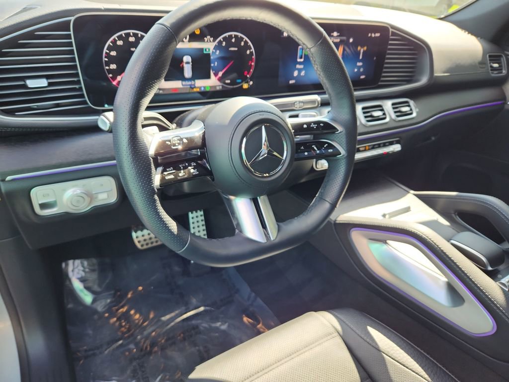 Used 2025 Mercedes-Benz GLS 580 4MATIC image 15