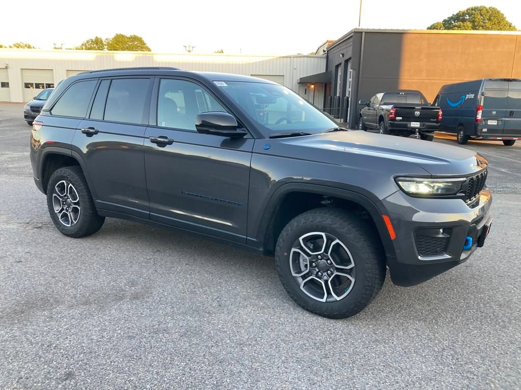 New 2024 Jeep Grand Cherokee Trailhawk w/ Advanced Protech Group II AWD/4WD image 8