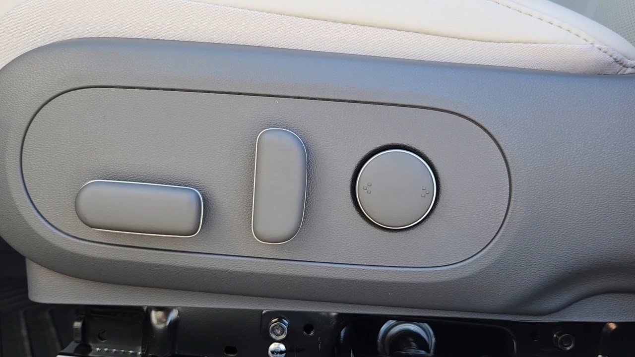 New 2026 Hyundai Kona SEL Premium image 8