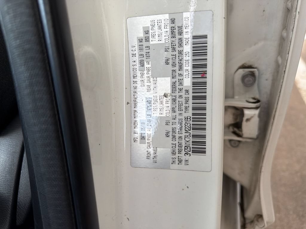 Used 2018 MAZDA MAZDA3 Sport FWD image 4