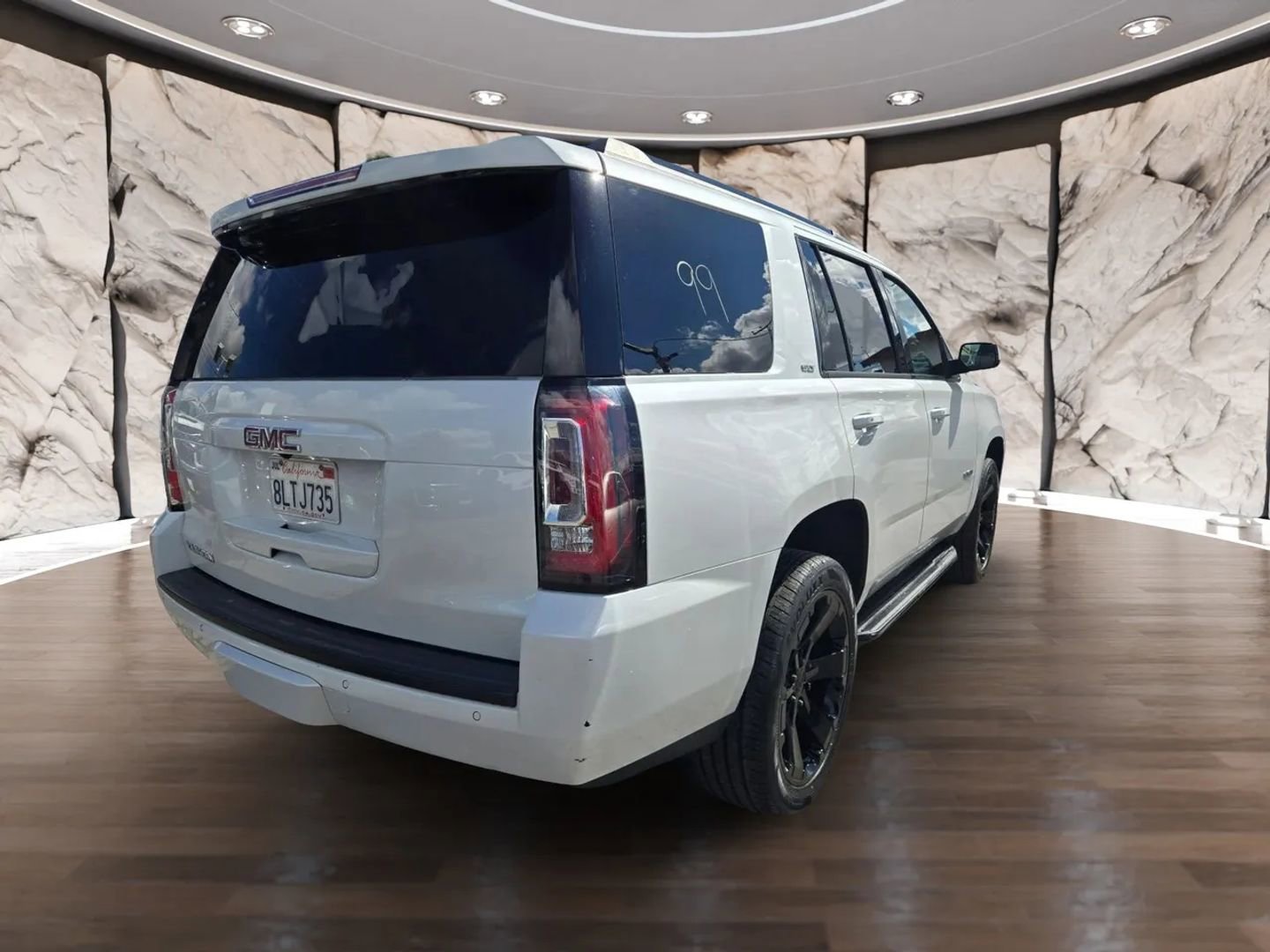 Used 2019 GMC Yukon SLT w/ Graphite Performance Edition image 6