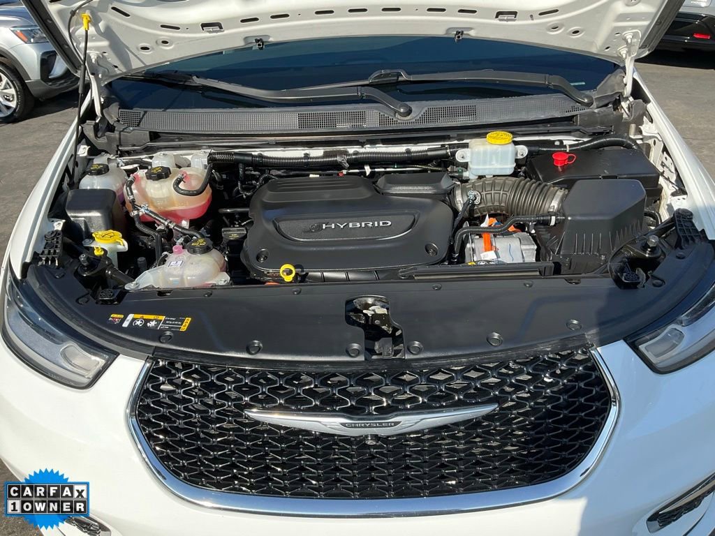 Used 2022 Chrysler Pacifica Limited w/ Uconnect Theater Family Group image 11