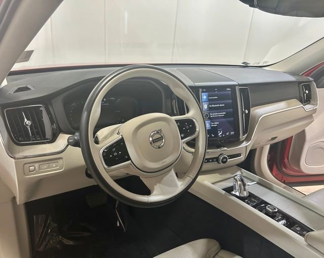 Used 2018 Volvo XC60 T8 Inscription image 11