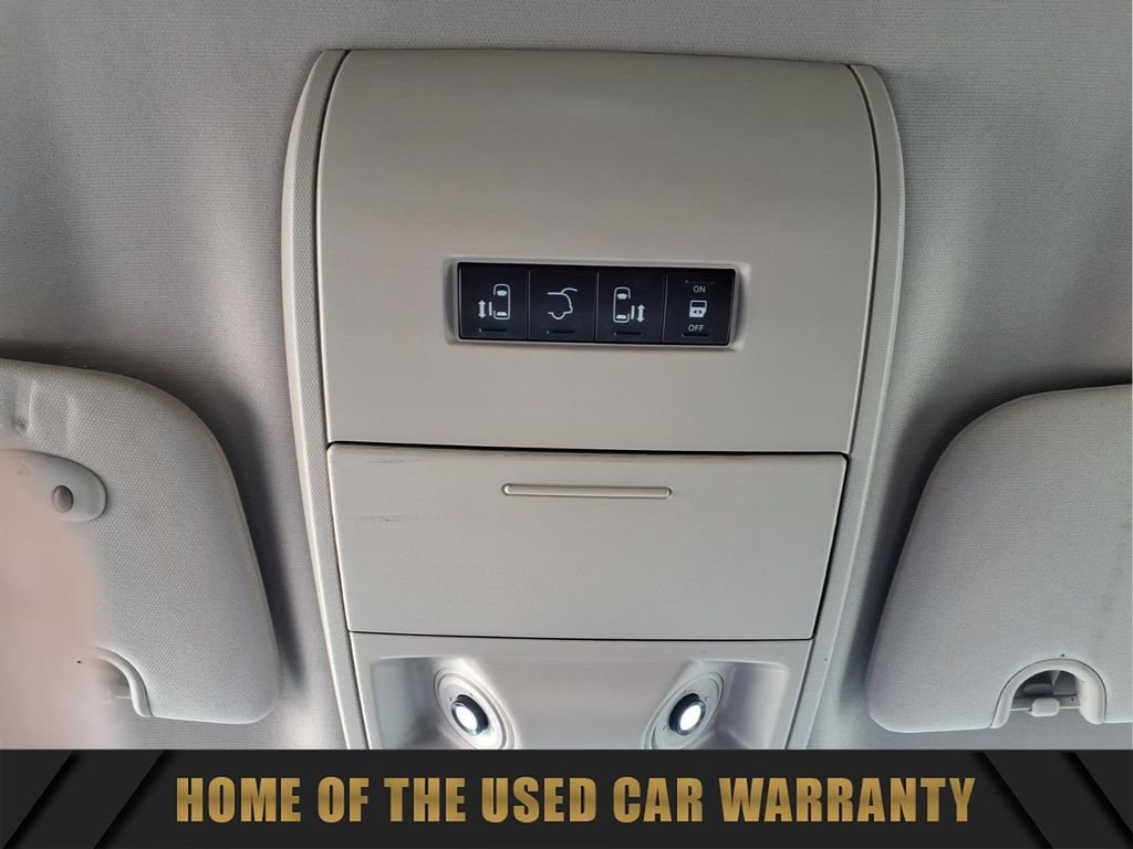 Used 2014 Chrysler Town & Country Touring FWD image 26