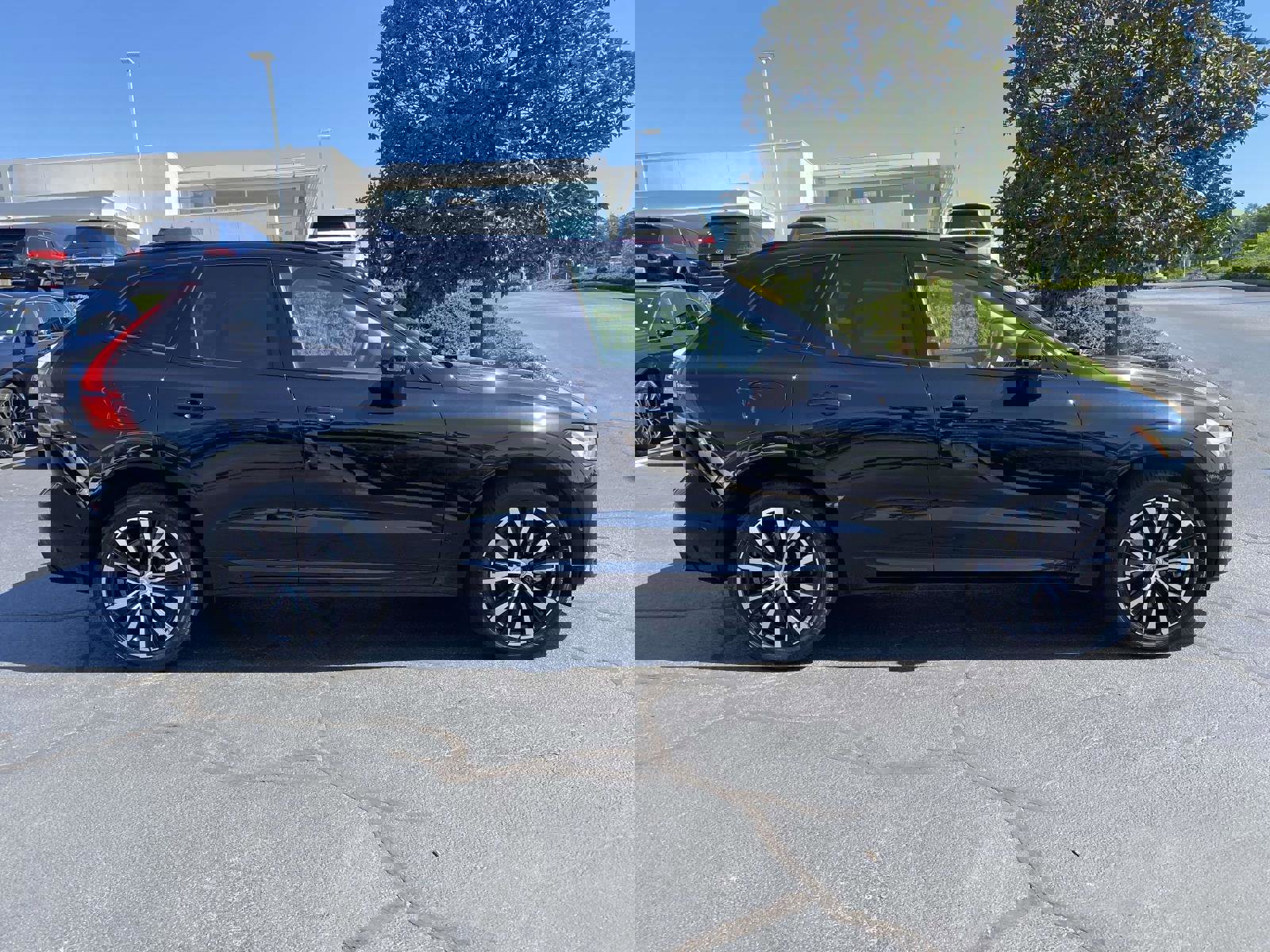 Used 2023 Volvo XC60 B6 Ultimate w/ Protection Package Premier AWD/4WD image 8