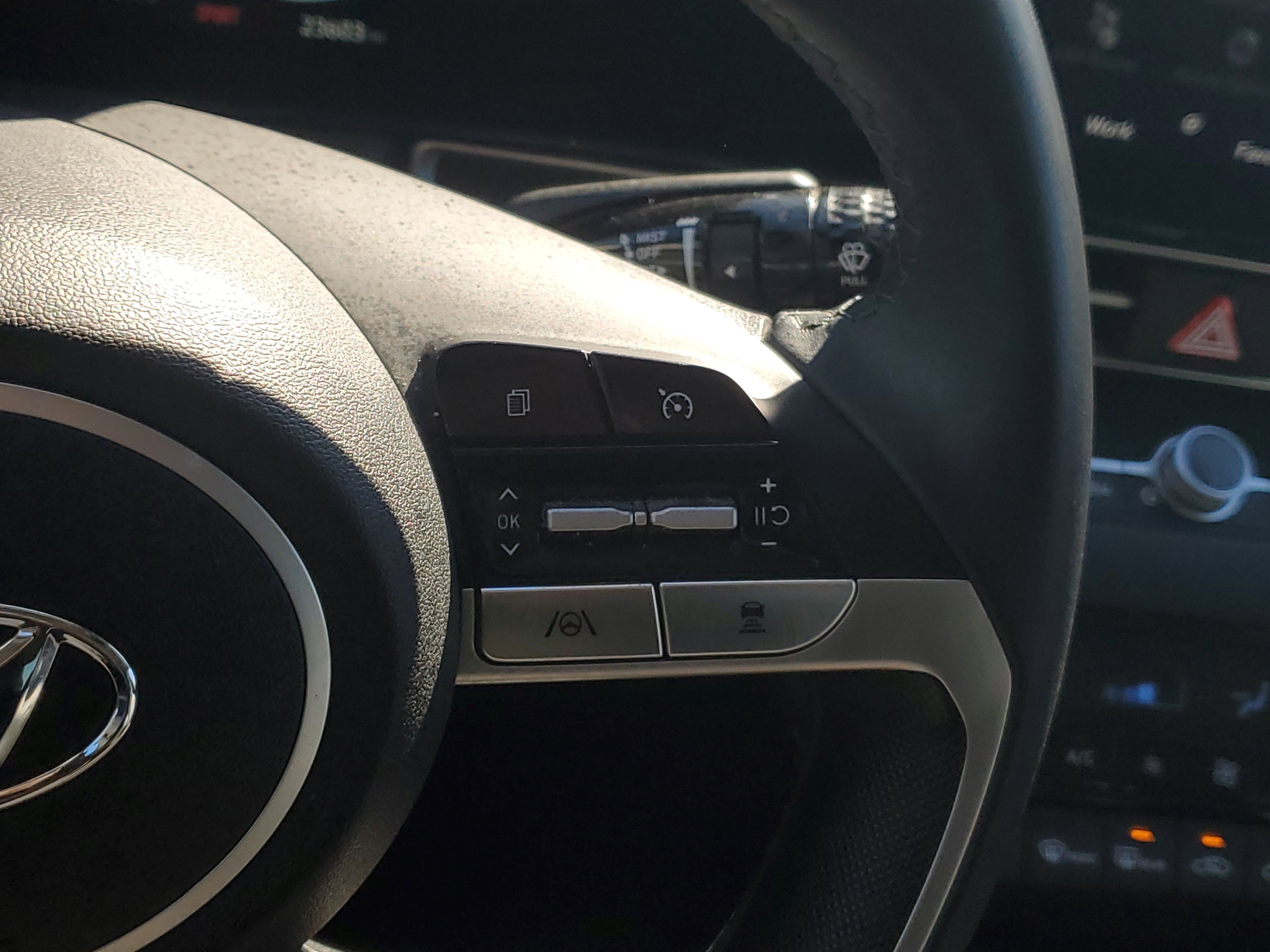 Used 2023 Hyundai Elantra Limited image 23