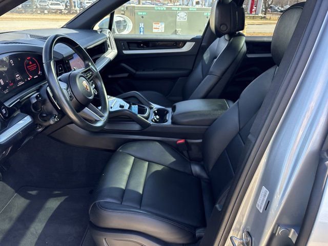 Used 2024 Porsche Cayenne AWD/4WD image 14