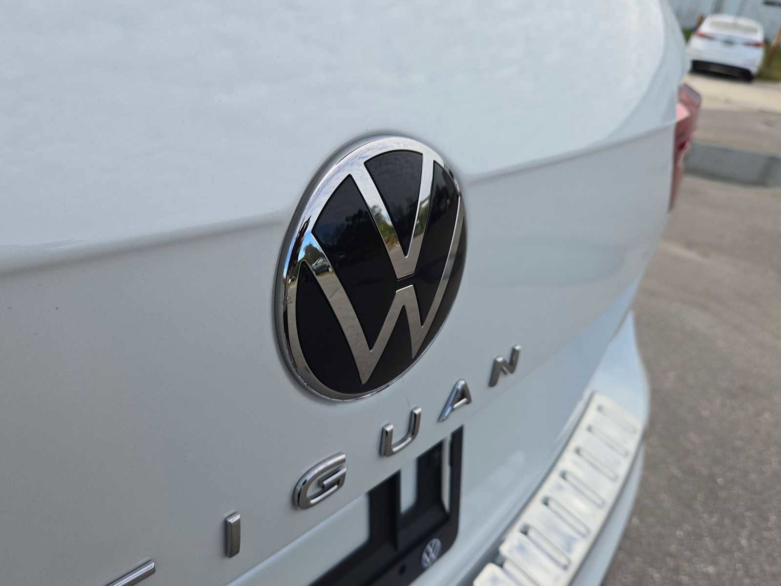 Used 2023 Volkswagen Tiguan SE R-Line image 19