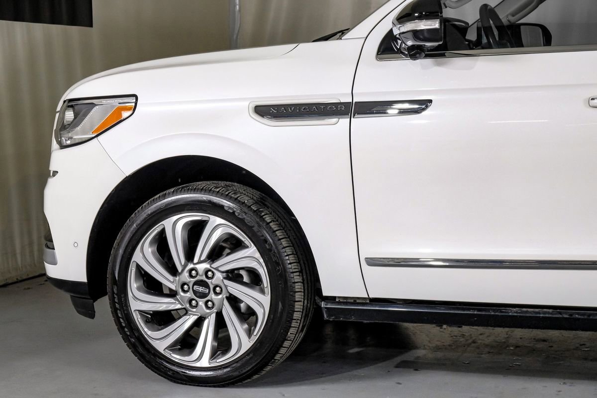 Used 2023 Lincoln Navigator L Reserve AWD/4WD image 12