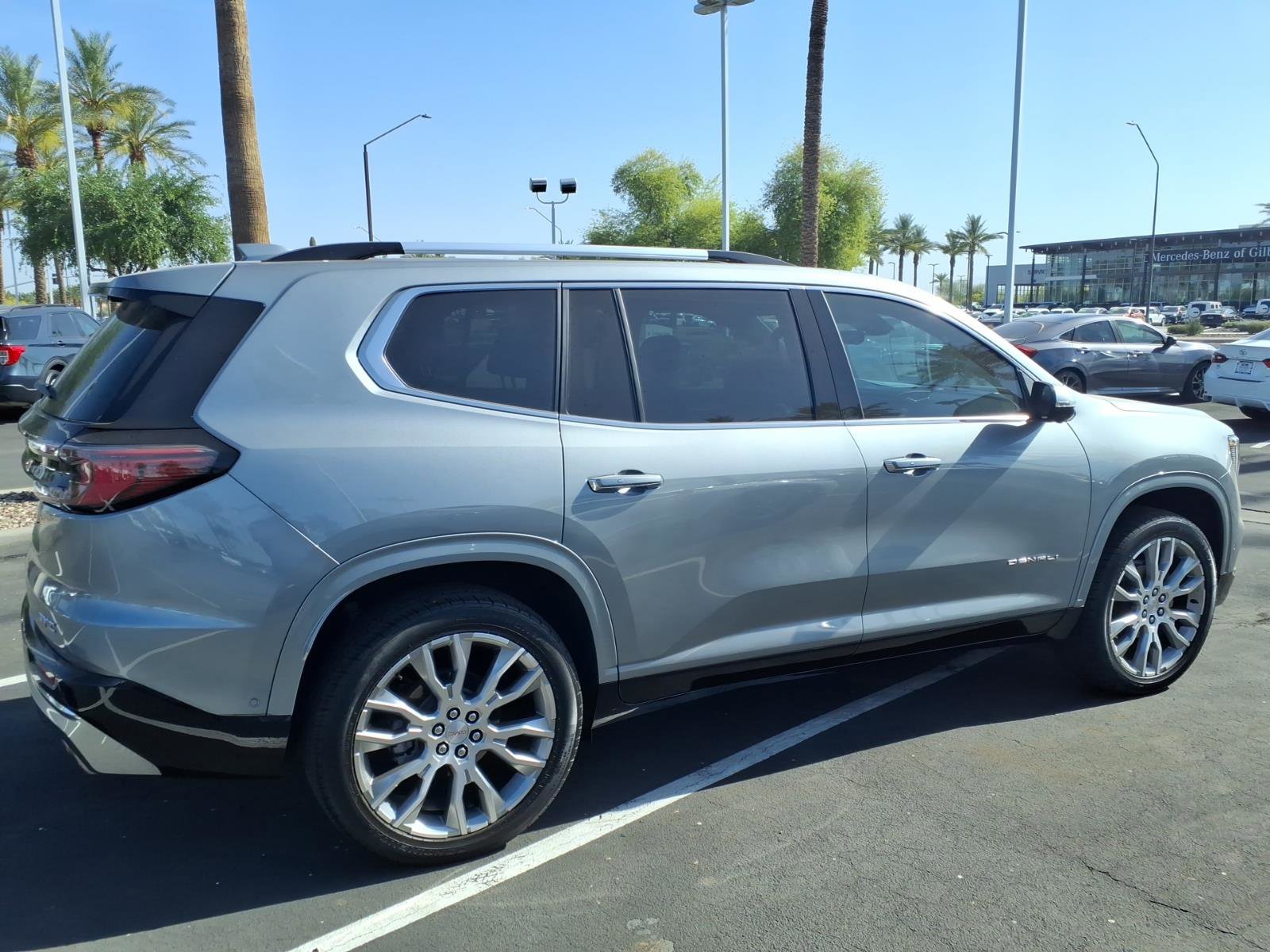 Used 2024 GMC Acadia Denali w/ Super Cruise Package image 3