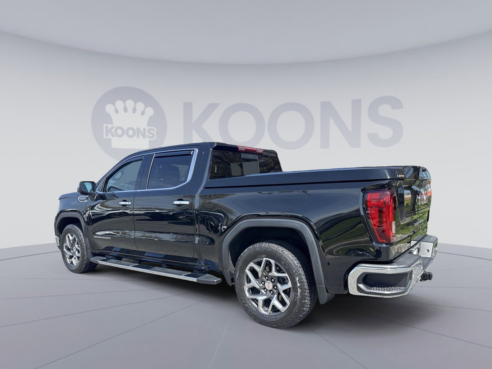 Used 2024 GMC Sierra 1500 SLT w/ SLT Premium Plus Package image 4
