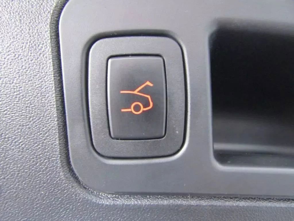 Used 2015 Tesla Model S 85D image 30